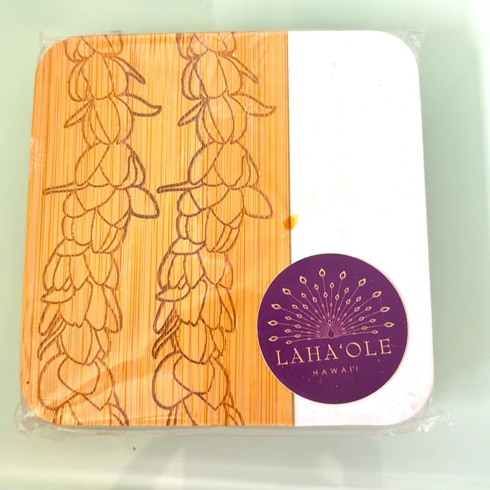 NWT Laha’ole Pikake Lei Marble & Bamboo Coaster